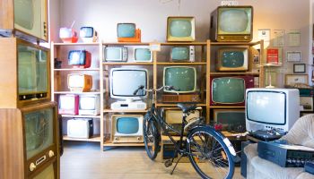 Hvornår kom farve tv? Kan du huske det?